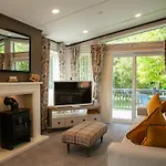 Malton Pines With Hot Tub * Little Habton