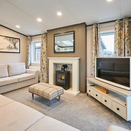Malton Pines With Hot Tub Chalet