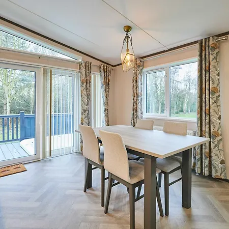 Malton Pines With Hot Tub * Little Habton