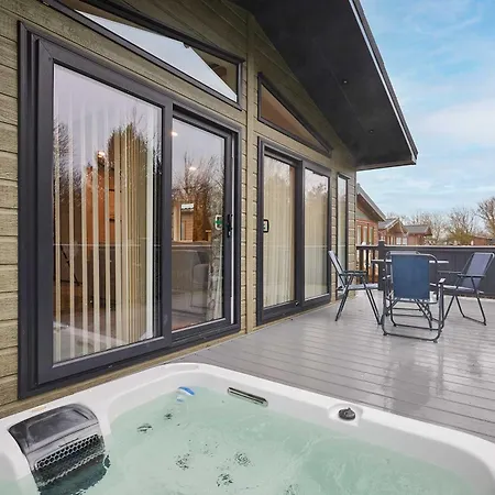 Malton Pines With Hot Tub Little Habton