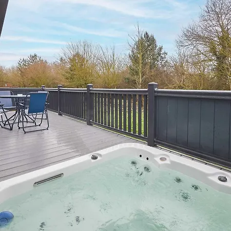 Malton Pines With Hot Tub Chalet Little Habton